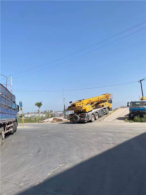 清镇市25吨吊车的租赁价格大概是多少？